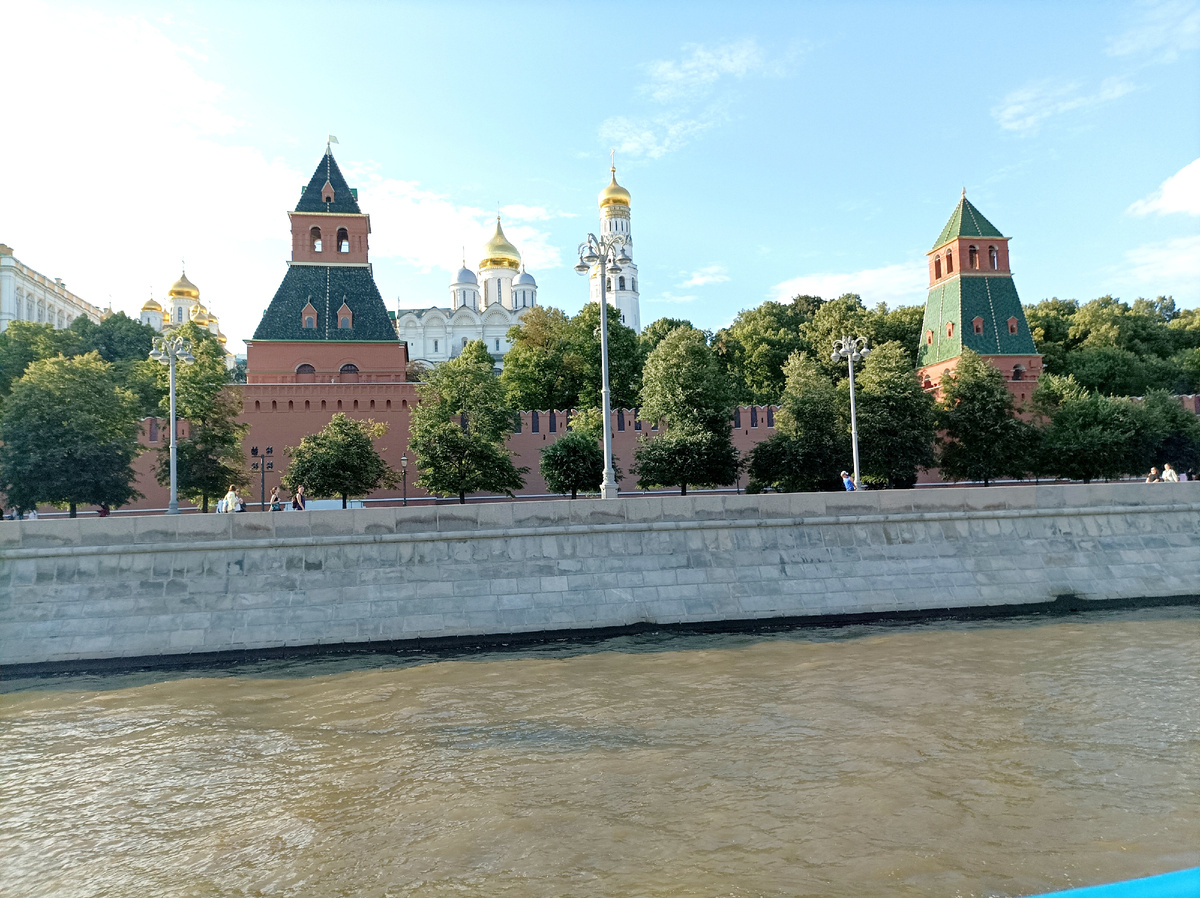 Фото сделано автором 6 июля 2025 с борта "Москва-51"