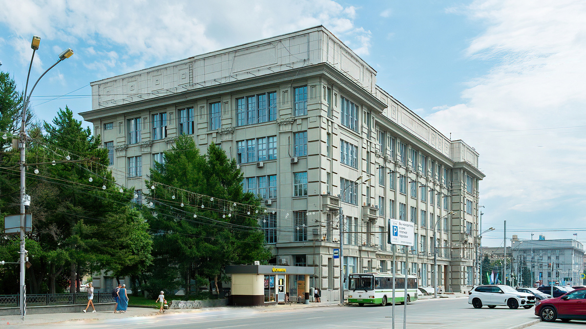 «Здание Госучреждений» по адресу Красный проспект, 38. Новосибирск. Фотография - www.openmainphoto.ru