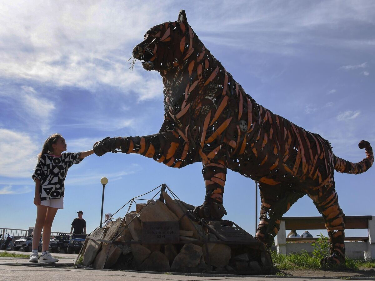    Отдых горожан на набережной Спортивной гавани во Владивостоке© РИА Новости / Виталий Аньков