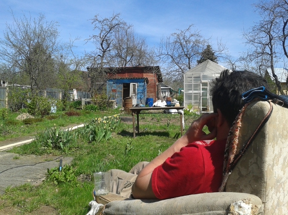 Муж любуется своей работой!