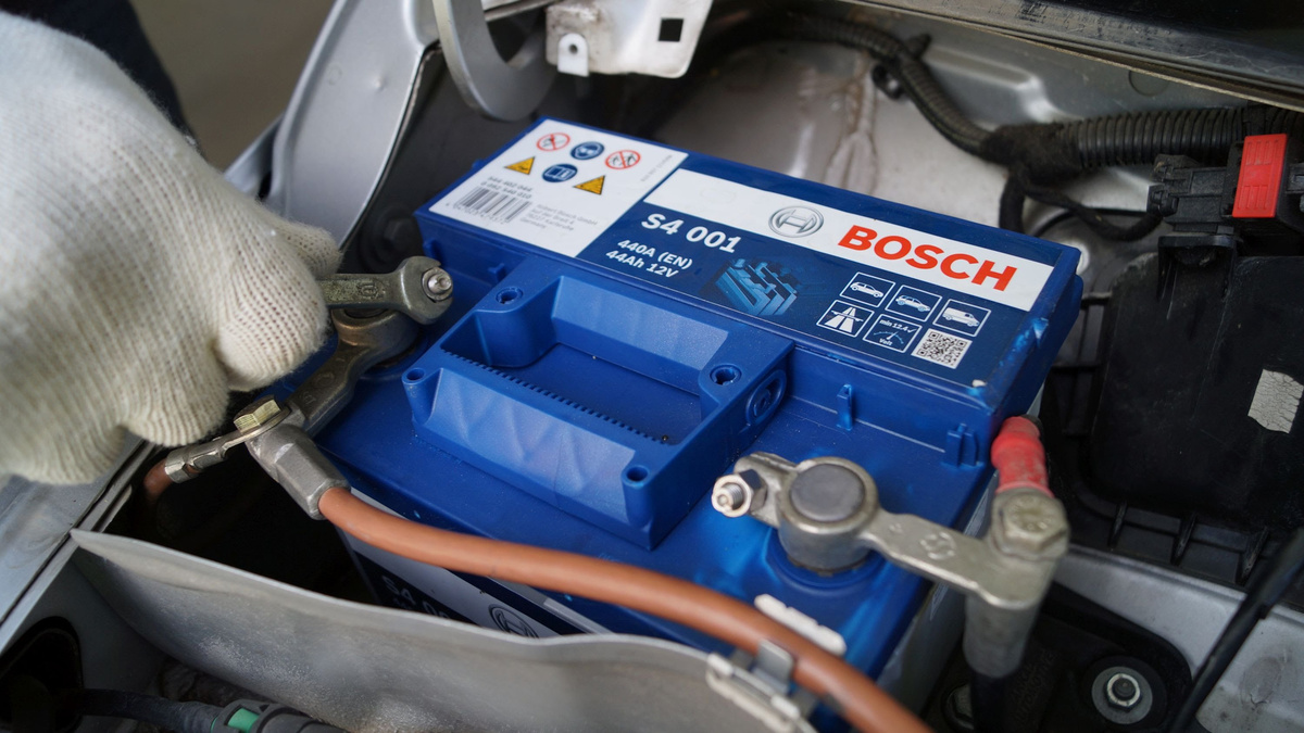 Как снять аккумулятор без потери настроек ЭБУ, магнитолы и других систем