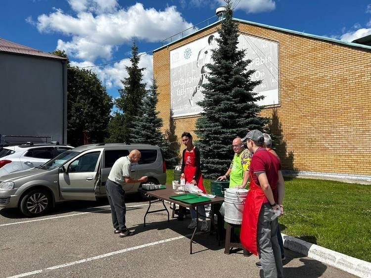    Поминальный обед на матче / фото: «БИЗНЕС Online»