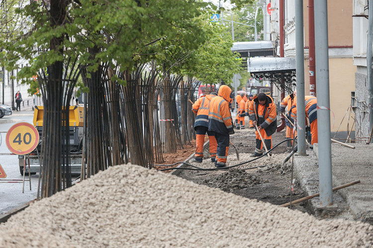    Еще в феврале кабмин Татарстана утвердил, что в 2025-м на ремонт и строительство дорог выделят 39,1 млрд рублей вместо 83 млрд годом ранее.   
Фото: «БИЗНЕС Online»