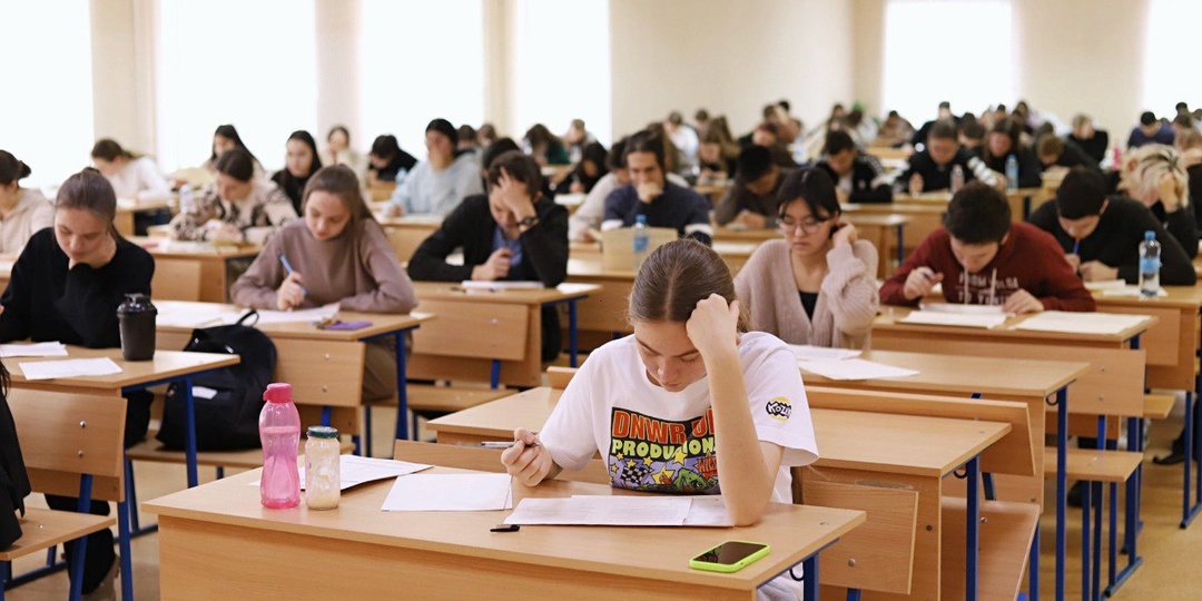 Стало известно, по какому предмету школьники чаще всего заваливают ЕГЭ