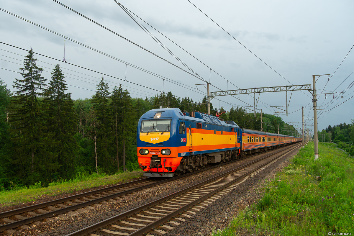 ЭП2К-320 Фирменный поезд № 19 " Мегаполис " Санкт-Петербург — Москва. Россия, Московская область, перегон Клин – Подсолнечная