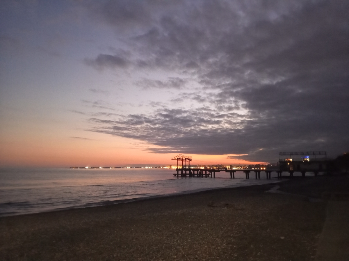 Закат в Сухуме 6 июня