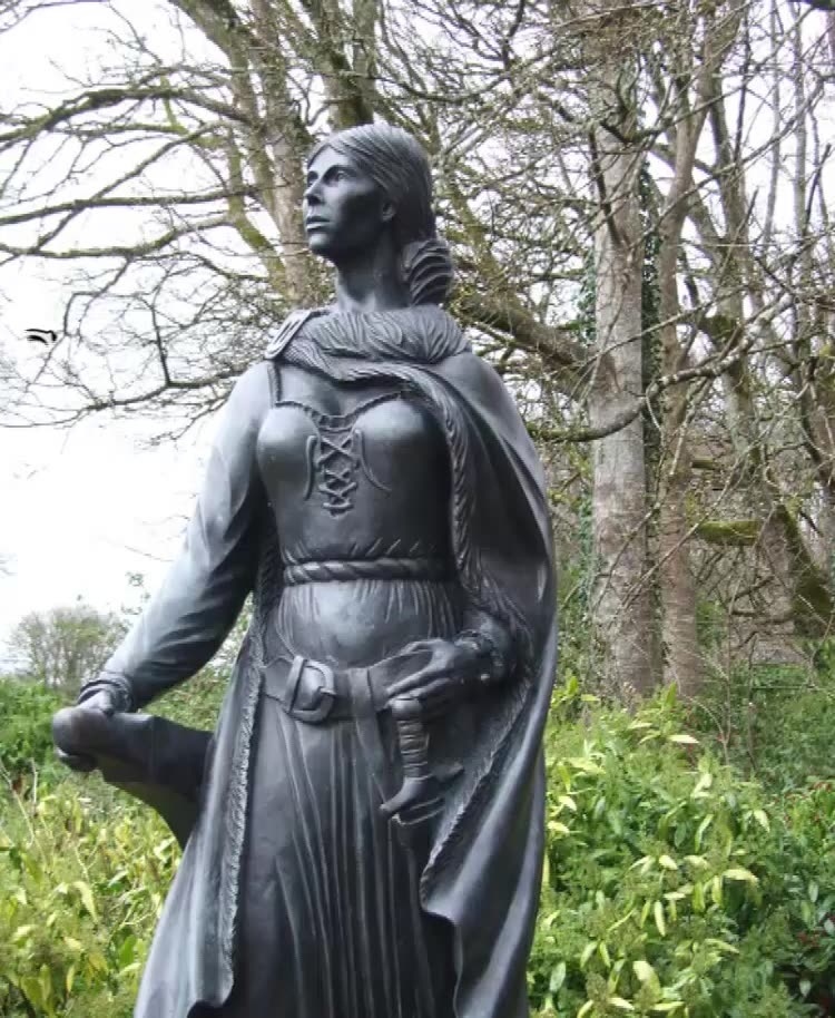 Она же известная под прозвищем Грануаль, Грайне, Грания.