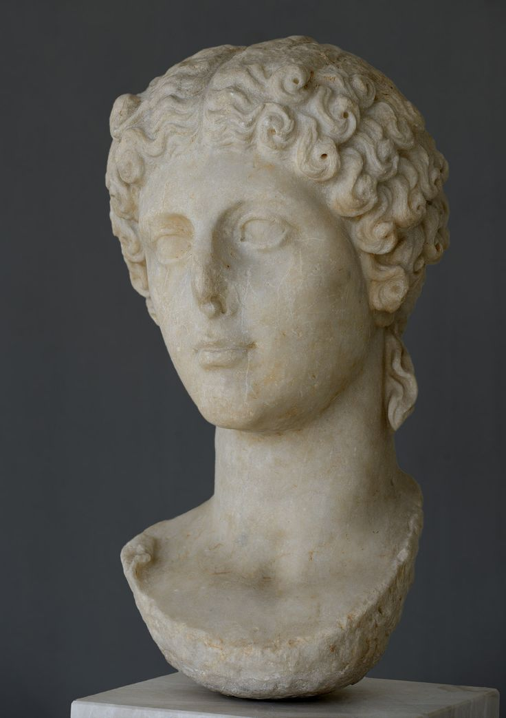 Мать Нерона, Агриппина Младшая, привела его к власти.