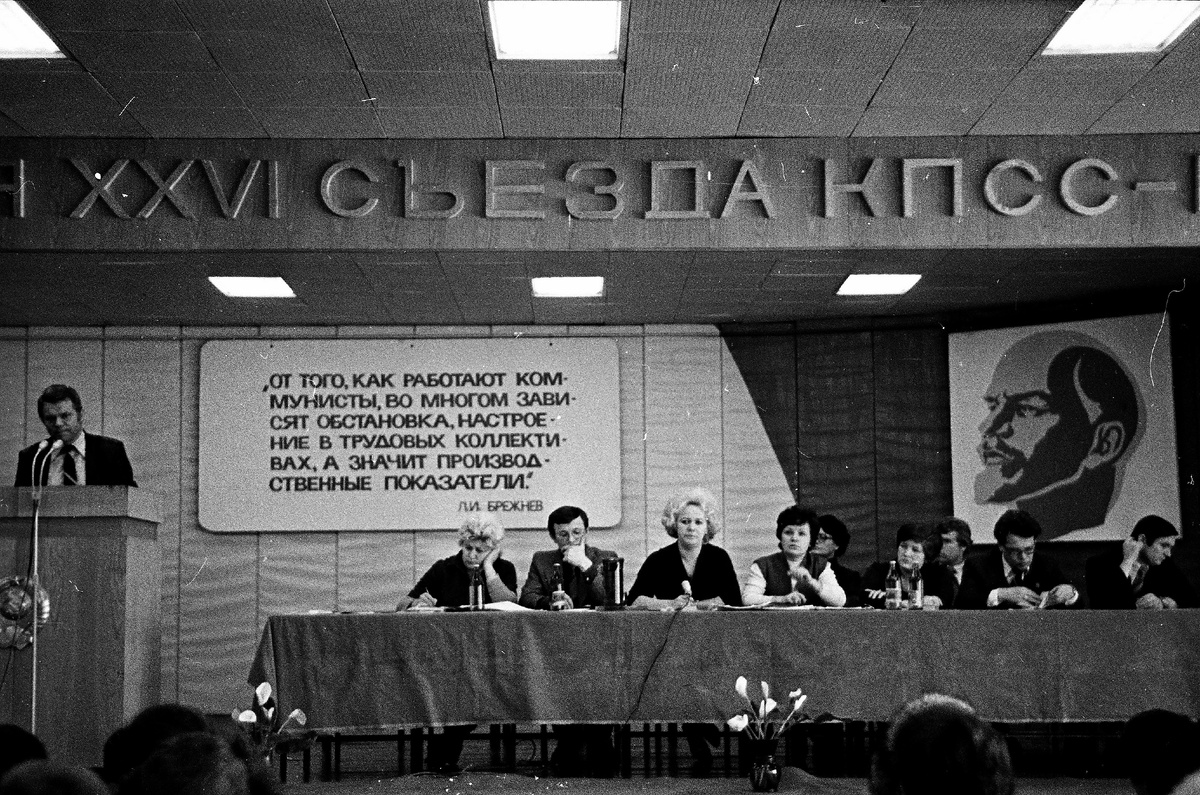 На трибуне Каминский Борис Витальевич – заместитель генерального директора КАМАЗа - директор по производству (1980-1983).