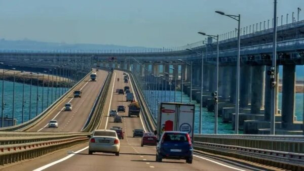 Обложка © Shutterstock / FOTODOM / Anna Krivitskaya