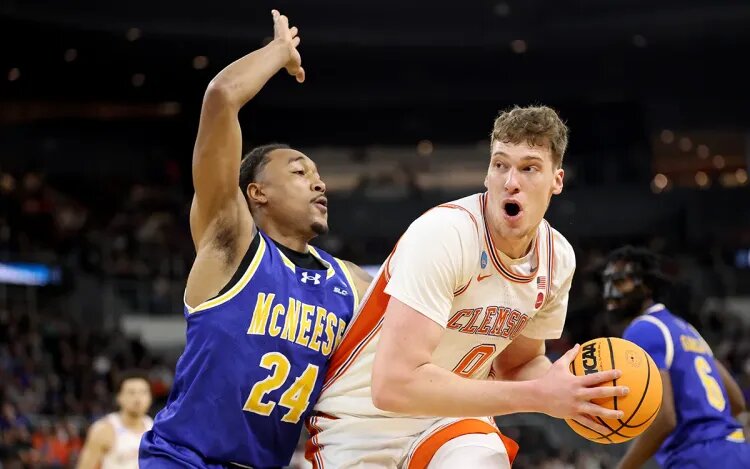    Виктор Лахин в составе «Клемсон» / Источник фото: Getty Images