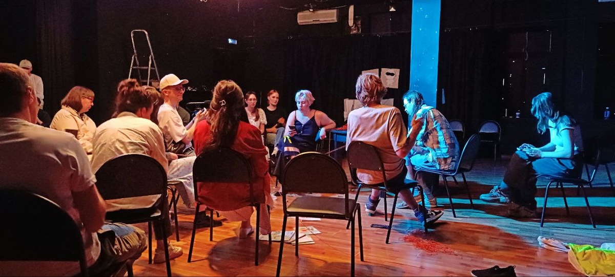 Аня читает стихи