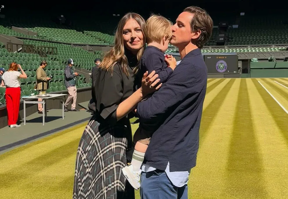 Пара на корте Уимблдона, где некогда к Маше пришел главный успех 