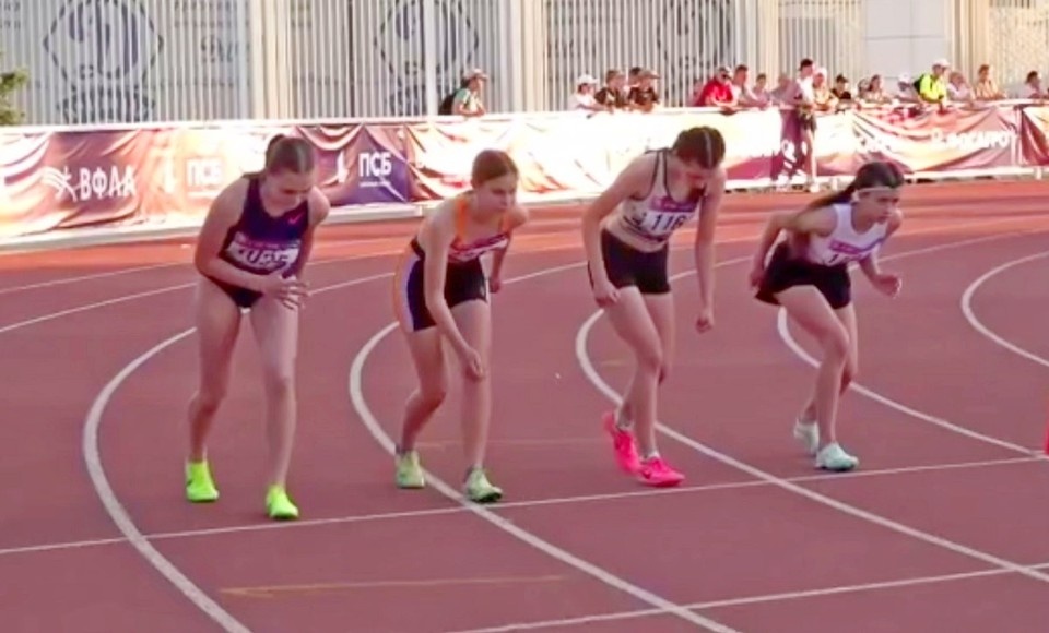    Школьники преодолевают дистанцию. Фото: стоп-кадр видео Министерства спорта по Красноярскому краю