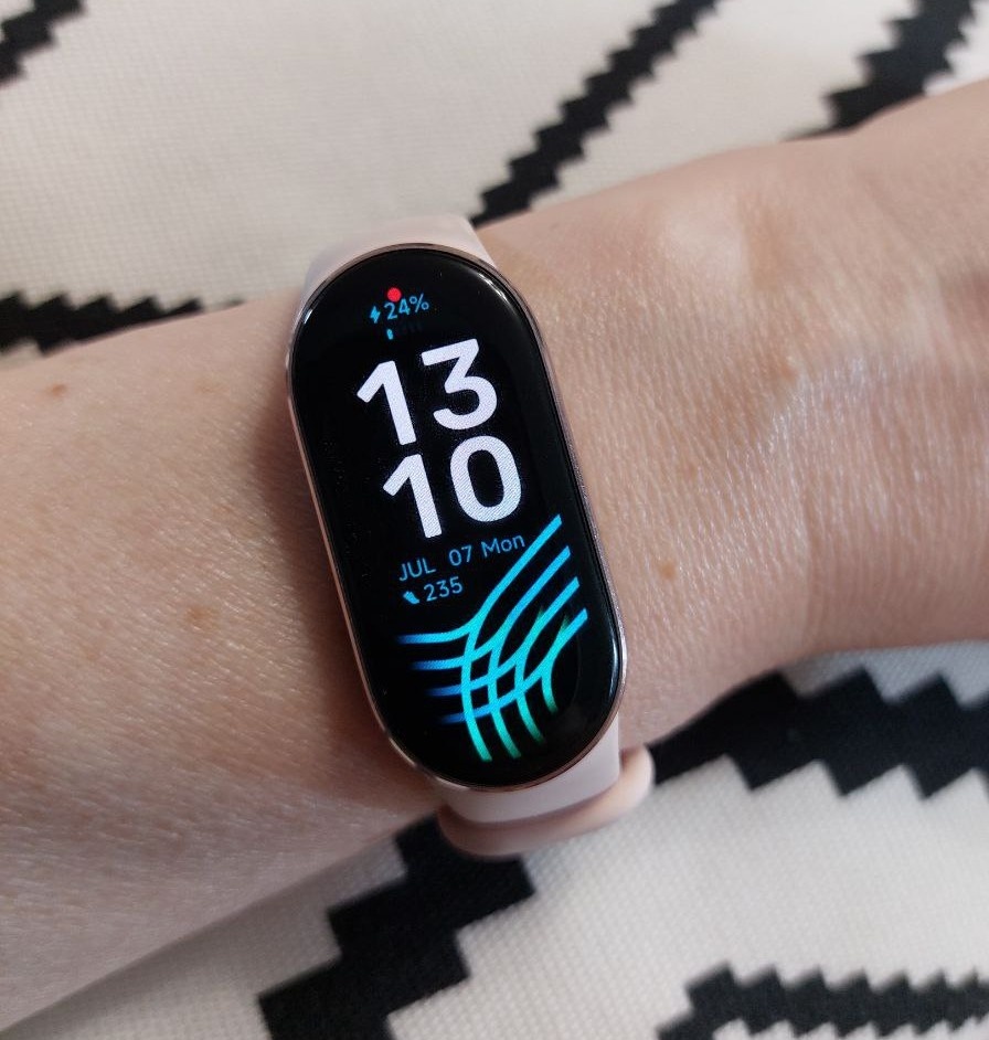 Меняю циферблаты в часах, их тут очень много