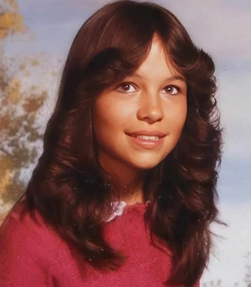 Мягкость есть. Назвать лицо уголным язык не поворачивается.