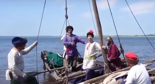     В Енисейске завершилась водная экспедиция самодельного казачьего струга «Такмак»