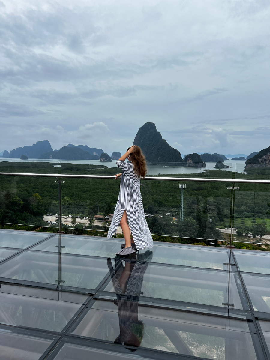 Эту белую веревочку повязал монах на Пхукете. Всем желал исполнения желаний и удачи, а мне отпустить прошлое, чтобы ушли все печали и весь негатив. 