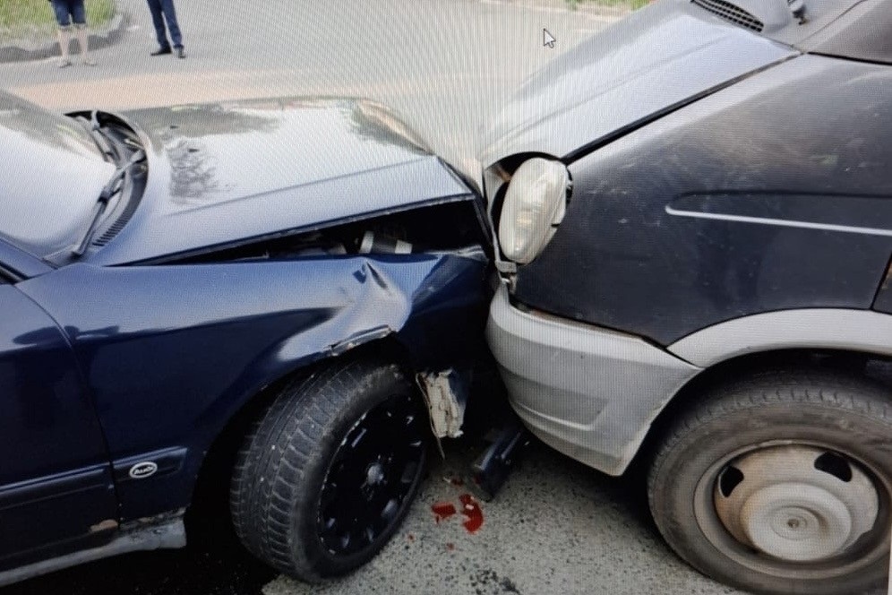 Ситуация при столкновении машин часто может усложняться наличием пострадавших участников, — людей