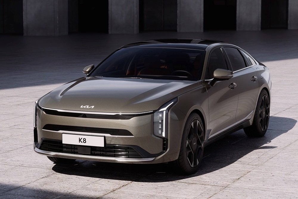    В России уже начались продажи обновленного Kia K8
