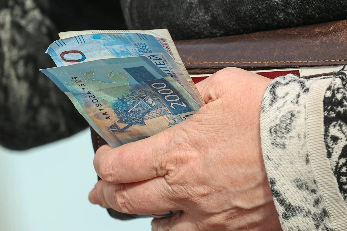    Пожилая тюменка случайно отправила 20 тысяч рублей незнакомому человеку