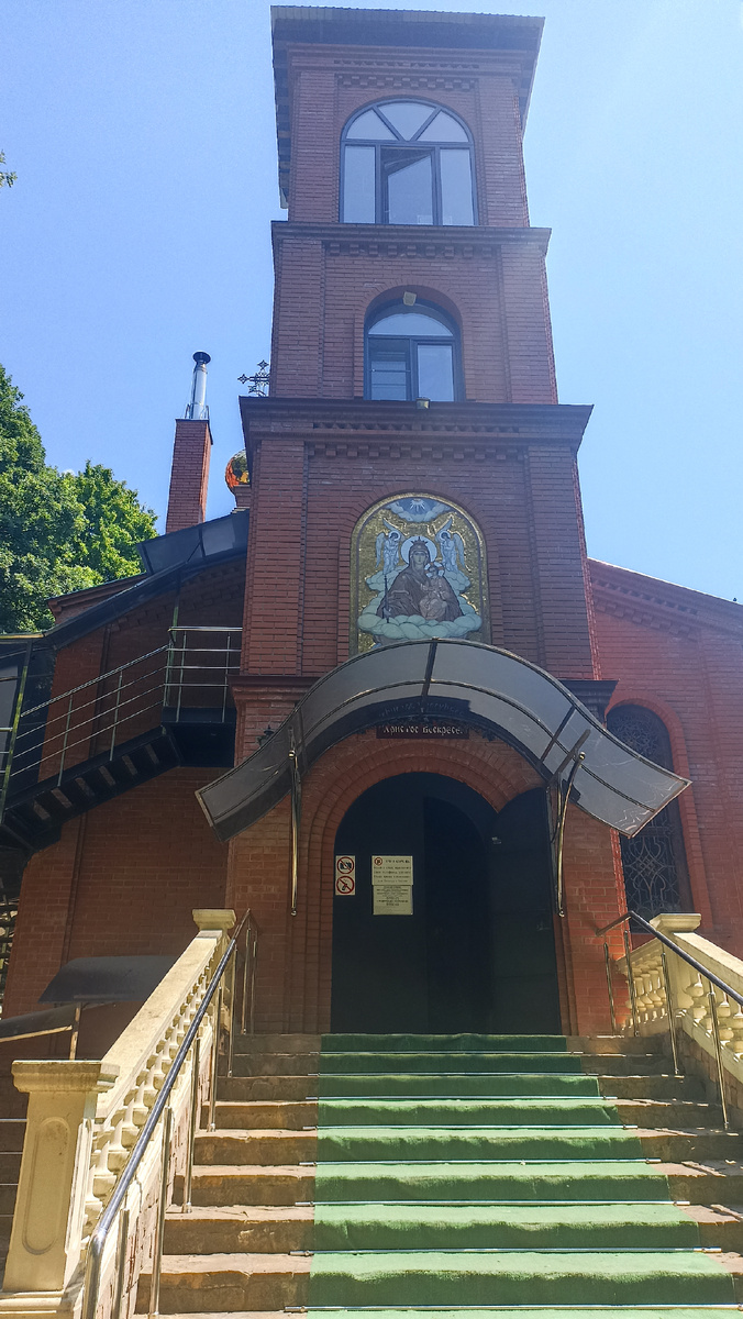 храм на территории пустыни