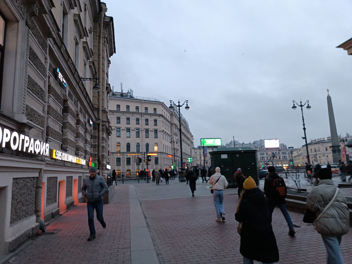 собственно площадь Восстания 