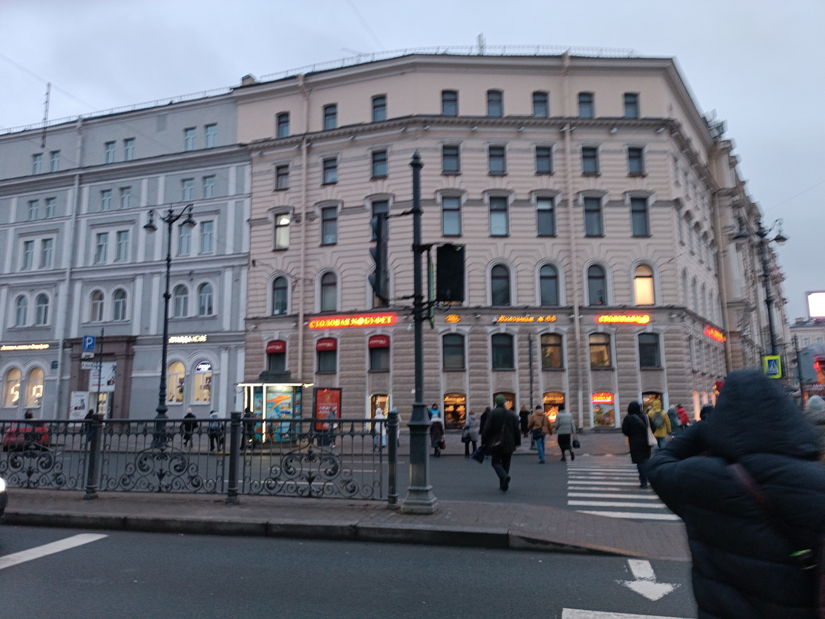 здание гостинницы 