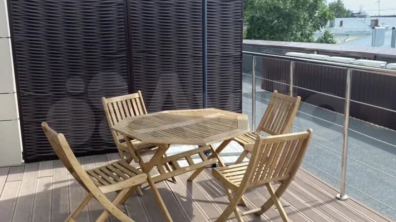     Трешка с собственной террасой продается в Барнауле за 23 млн рублей «Авито»