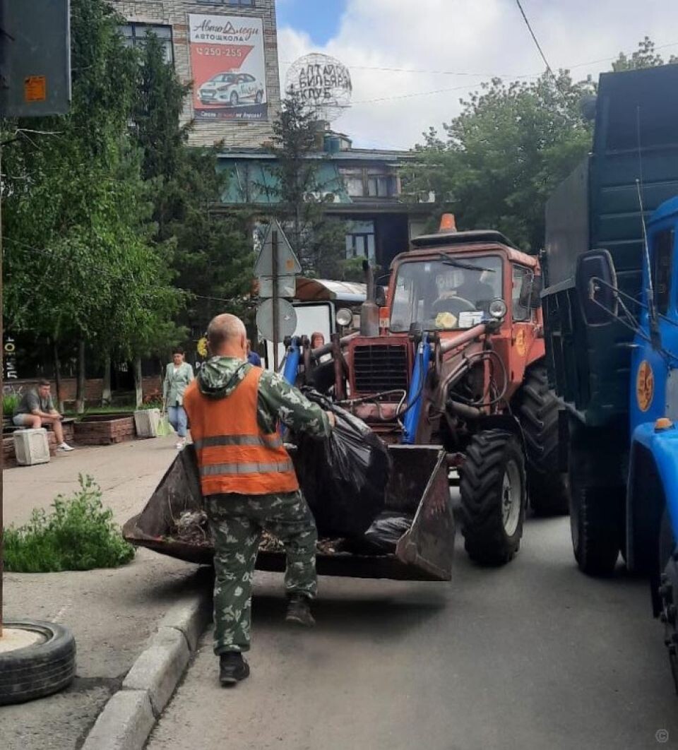    Уборка улиц в Барнауле. Источник: Barnaul.org