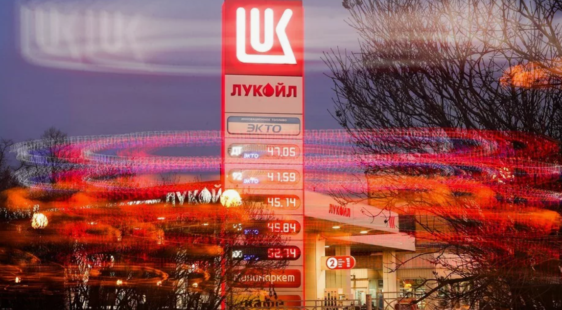 «Лукойл» снижает цены на бензин, но не всем