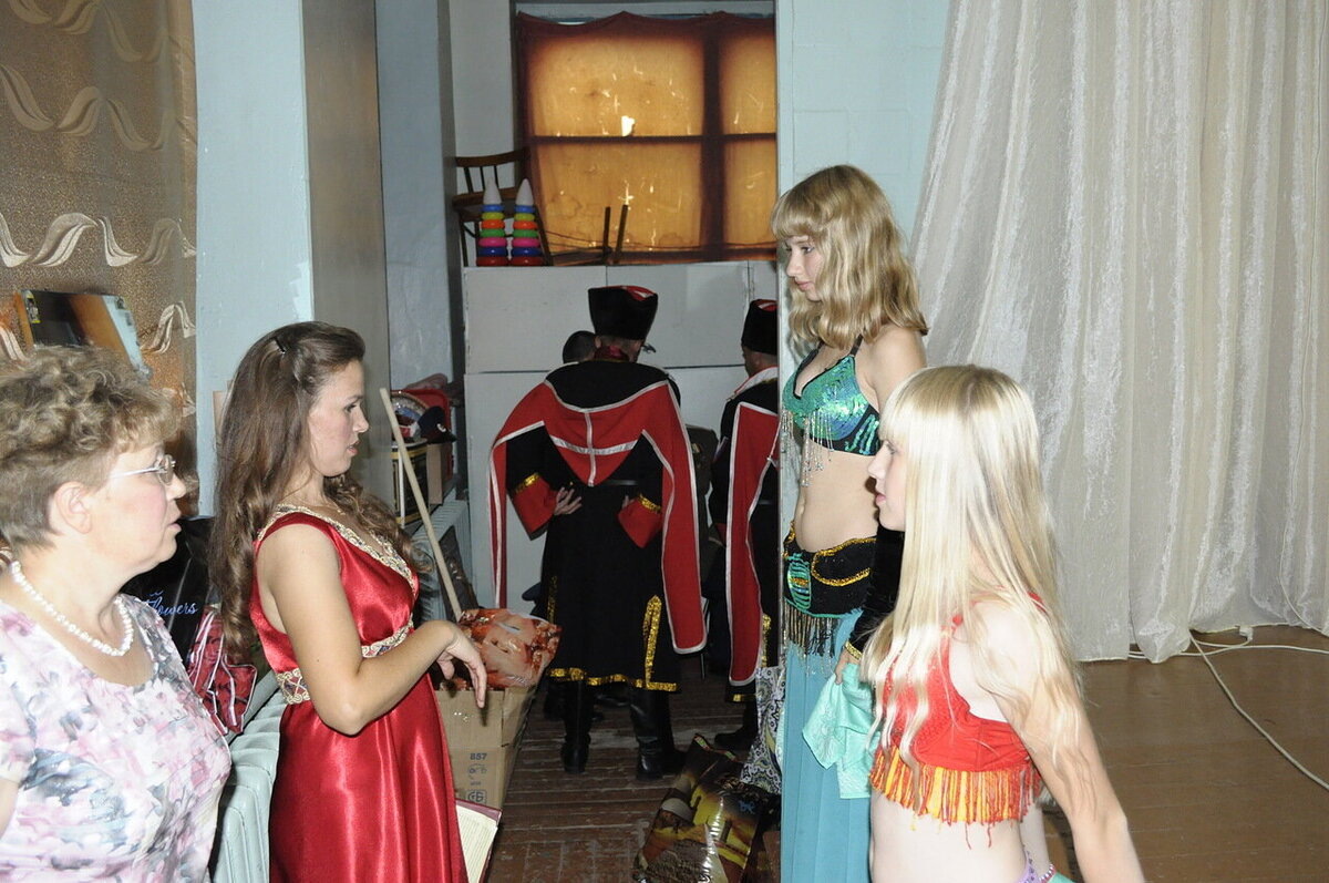 мой первый день села (2011 год) 1 месяц в профессии, подготовила восточный танец