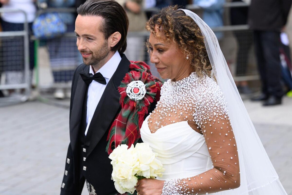    Мелани Браун с женихом Рори Макфи LEGION-MEDIA