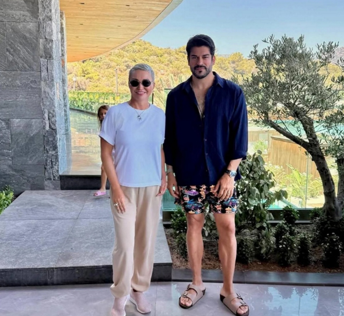 Катя Лель позировала с Бураком Озчивитом. Фото: соцсети