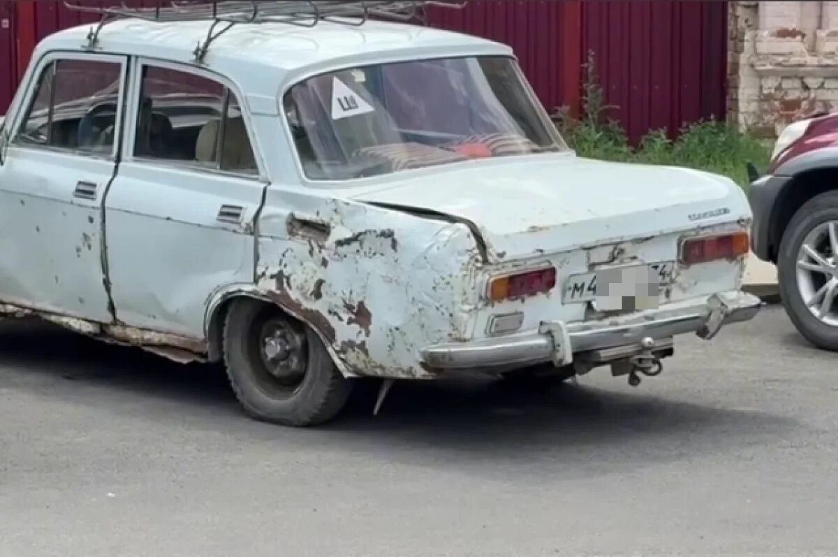    Попавшую в кадр «убитую» легенду автопрома обсуждают волгоградцы