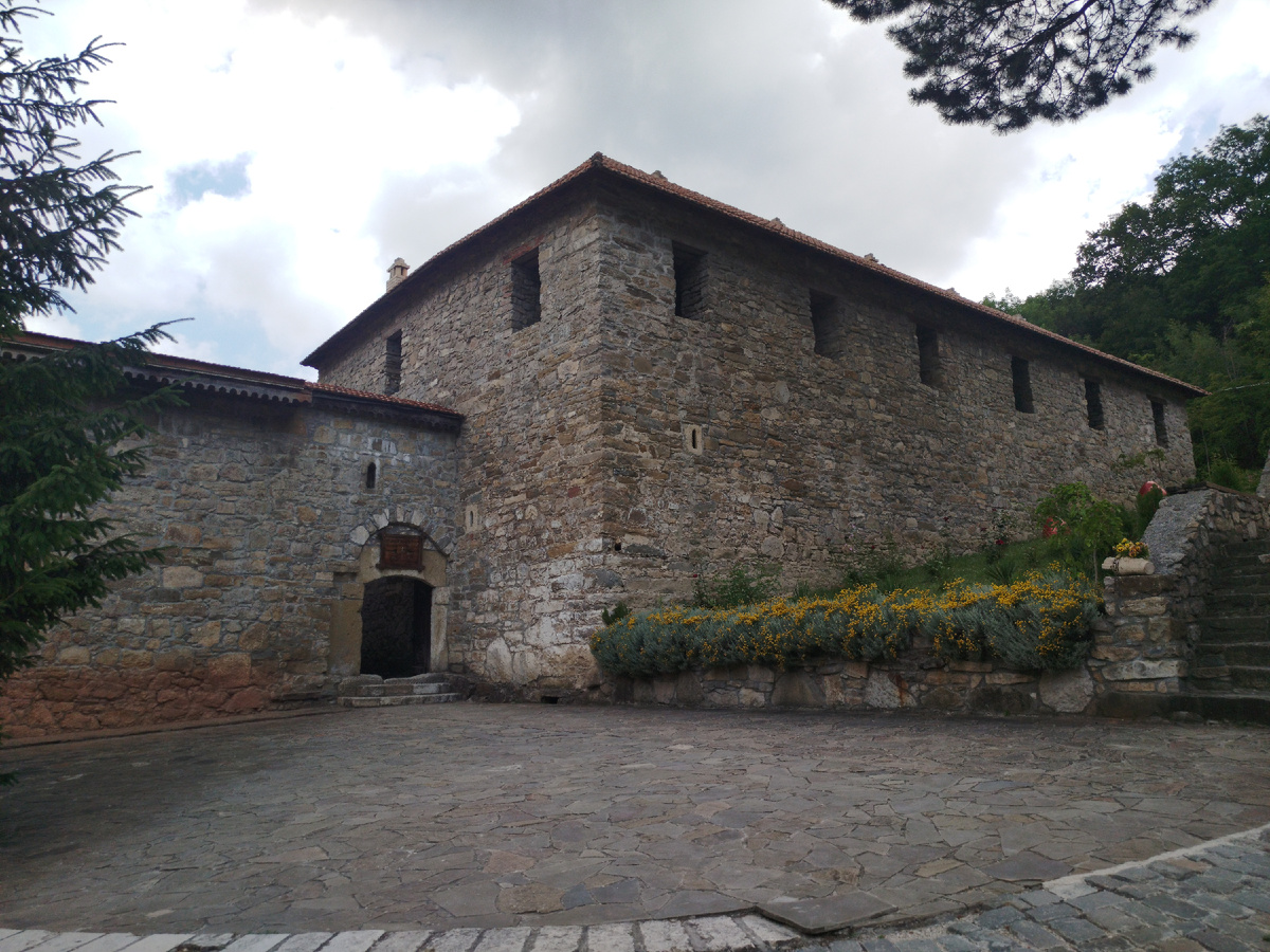 Стены древнего храма