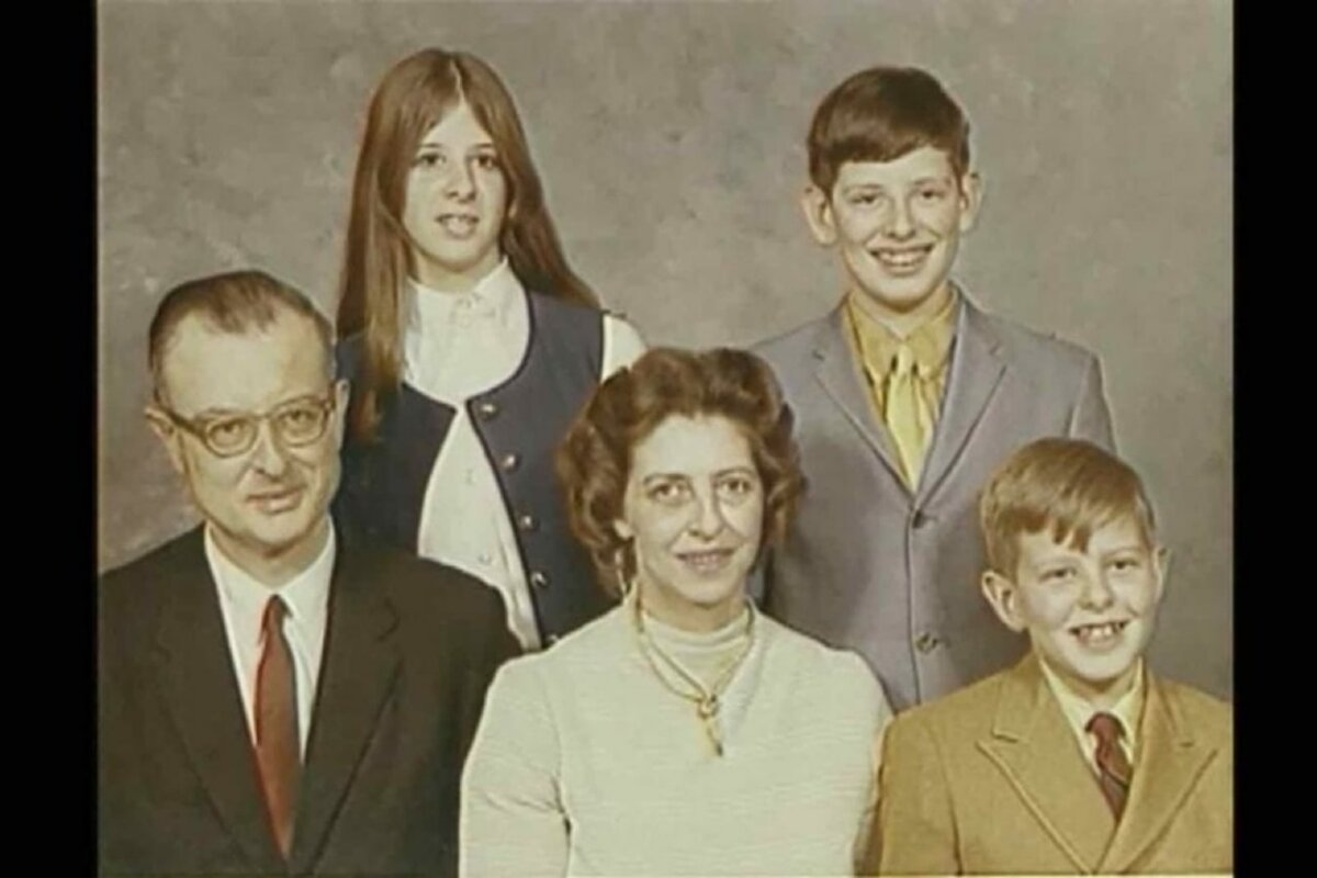 Джон Лист с одной из своих семей