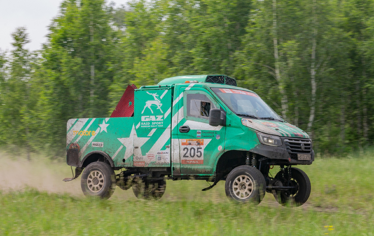 Болид пилота Александра Семенова и штурмана Дмитрия Охотникова на гонке «Уральский рубеж 2025»