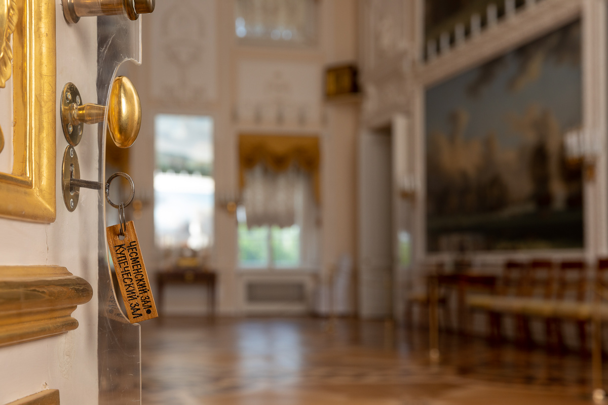 Большой петергофский дворец. Чесменский зал