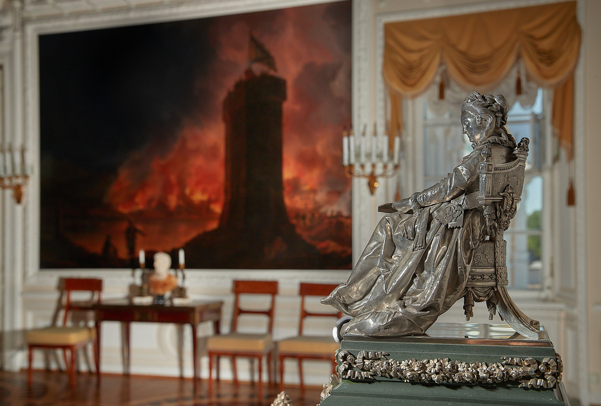 Большой петергофский дворец. Чесменский зал. Чернильница от чернильного прибора, 1875