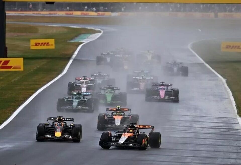    «Замедлиться с 218 до 53 км/ч — это сильно!» Владимир Башмаков поддержал наказание ПиастриF1