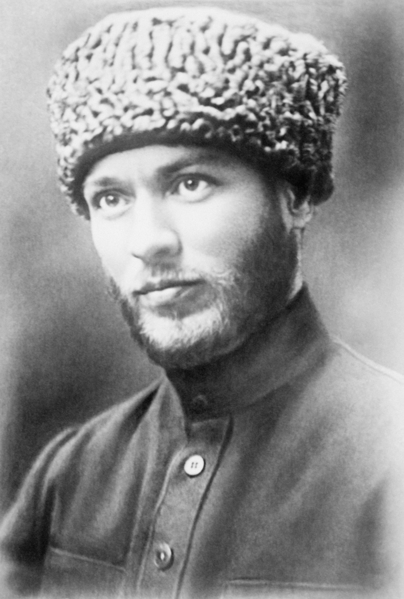 Писатель Михаил Шолохов в молодые годы. Фото из семейного альбома Шолохова.
Фото: РИА Новости