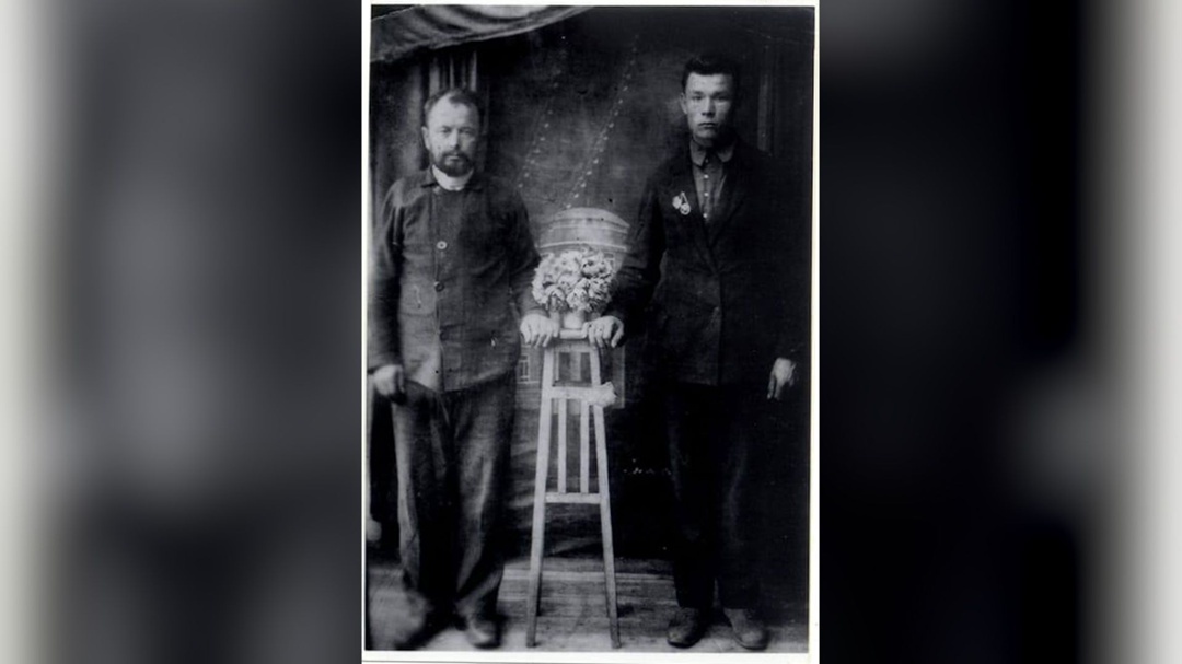 Фото: из личного архива Анастасии Сорокиной/Роман Иванович Кулаков со своим отцом