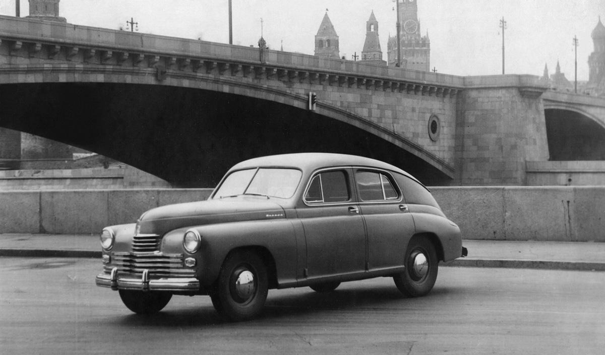 Знаменитое фото Николая Николаевича Добровольского, сделанное в июне 1945 года рано утром перед показом «Победы» в Кремле у Большого Москворецкого моста.