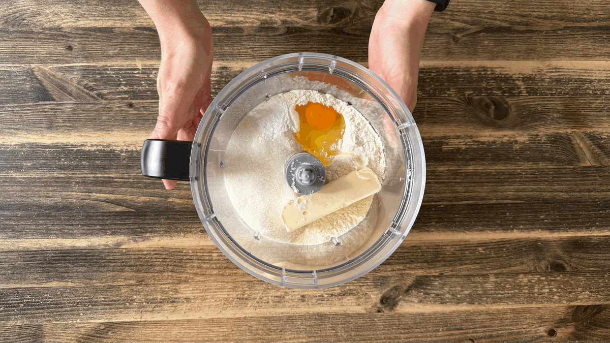 Муку, кстати, не просеиваю