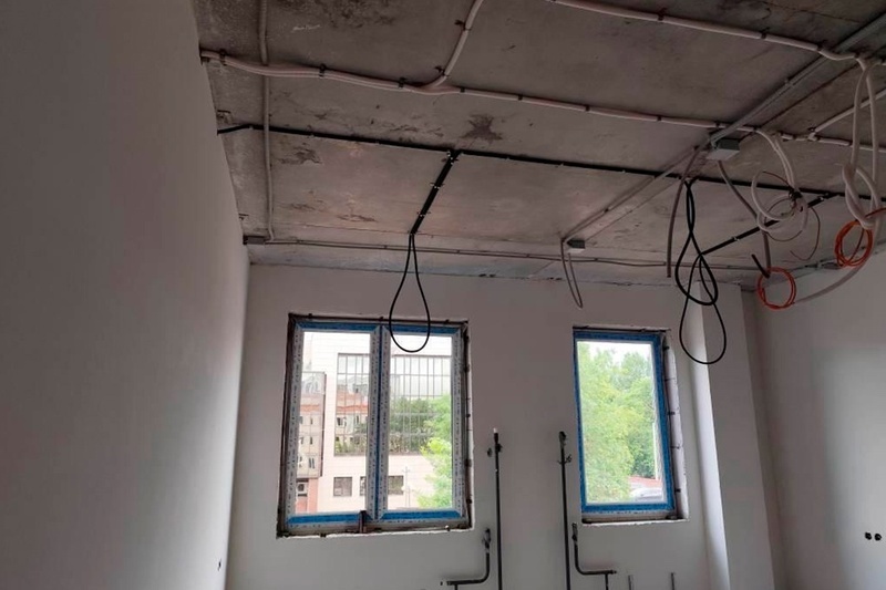    Здание возводят за училищем искусств