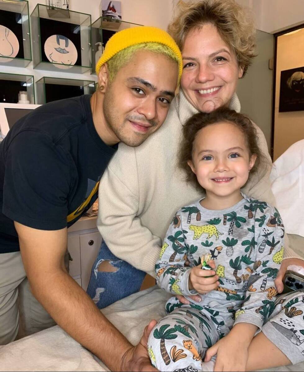 Энтони Родд с женой и дочерью. Фото: соцсети / @anya_chay