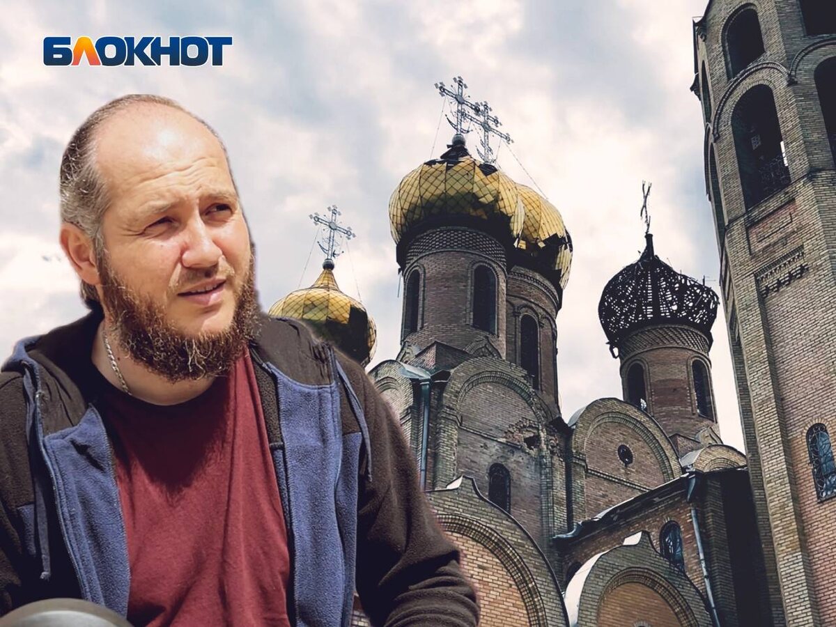 На фото: Отец Иоанн и Храм иконы Богоматери Державной в Курахово