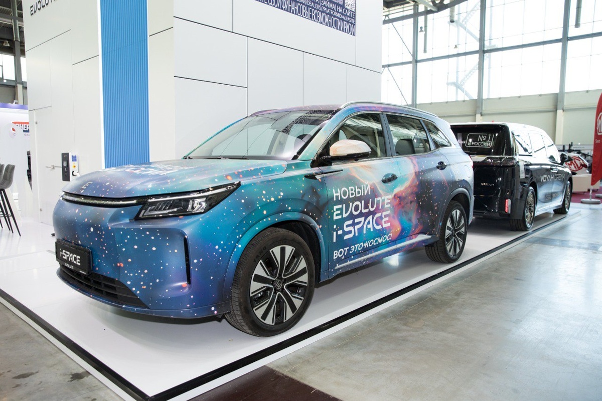 Рестайлинговая версия Evolute i-Space на Иннопроме 2025.