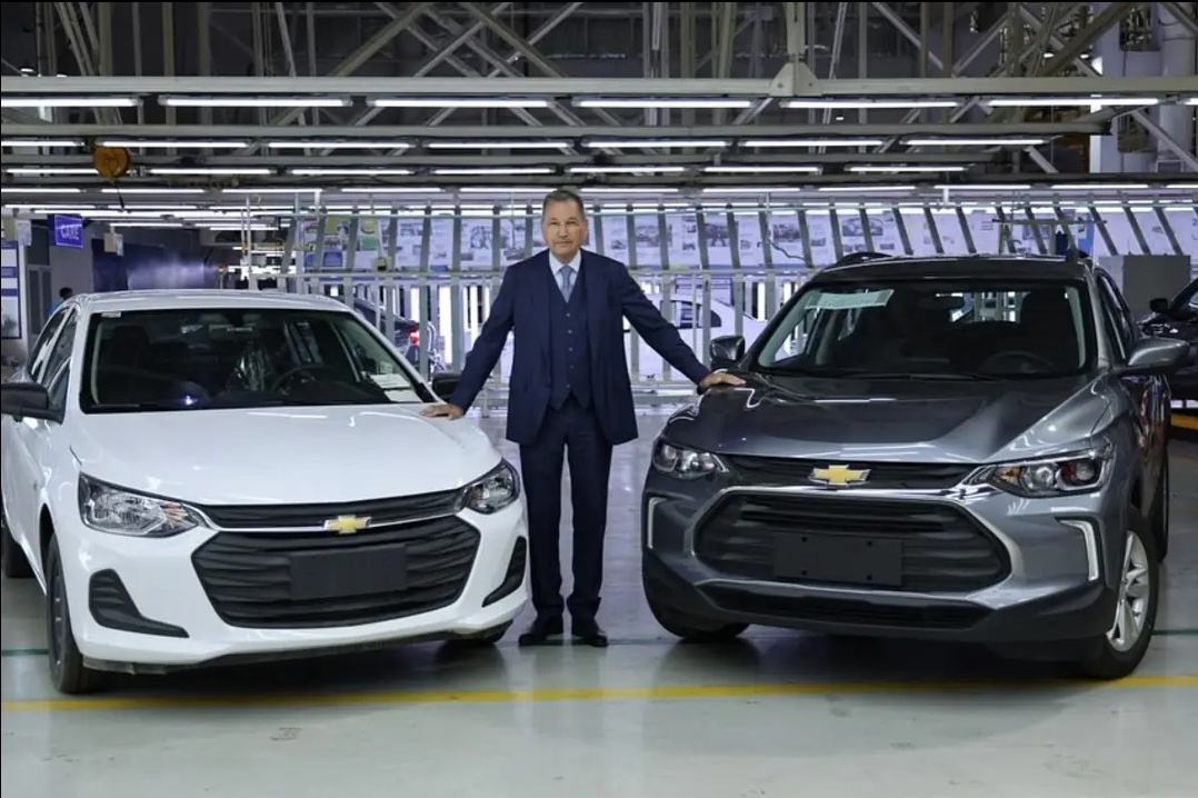   Onix и Tracker, а меж двух красоток - Борис "Иваныч" Андерссон.